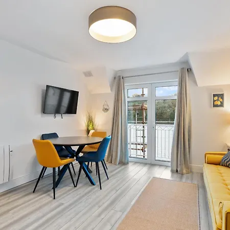 9 Rushbrooke County Cork * Cobh